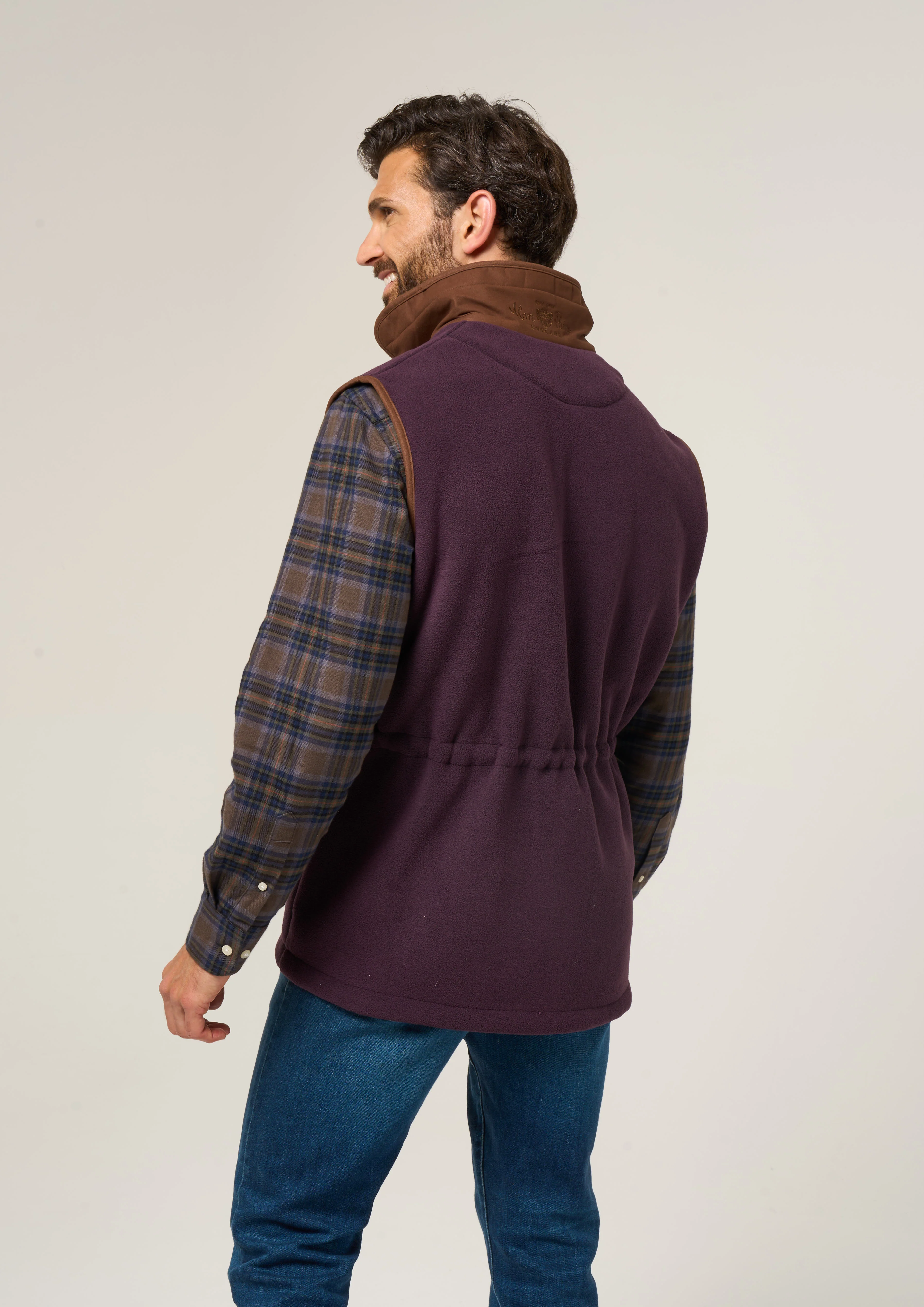 Aylsham Men's Fleece Gilet In Plum - Regular Fit - Image 4