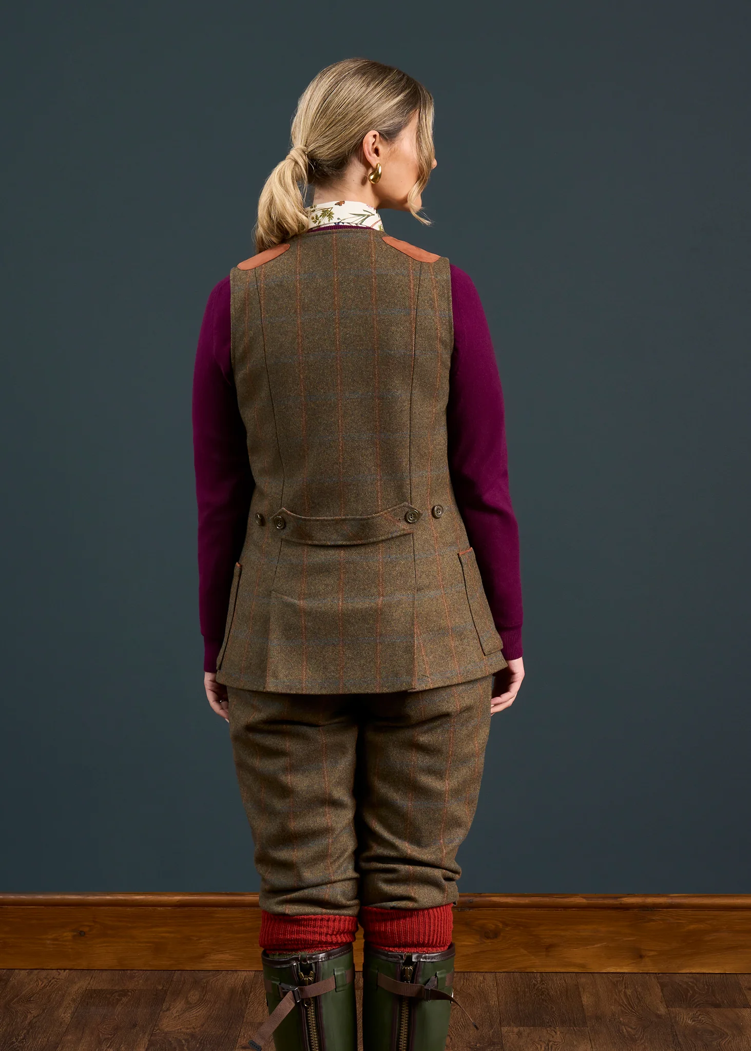 Combrook Ladies Tweed Water Repellent Shooting Waistcoat in Willow  -  Regular Fit - Image 3