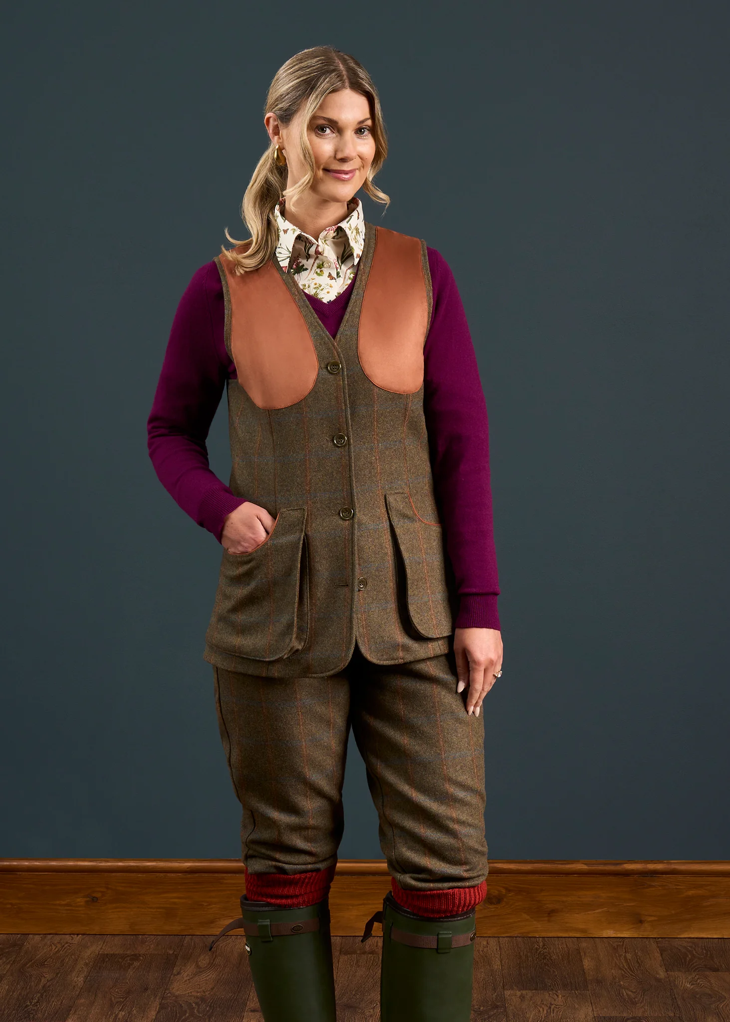Combrook Ladies Tweed Water Repellent Shooting Waistcoat in Willow  -  Regular Fit - Image 4