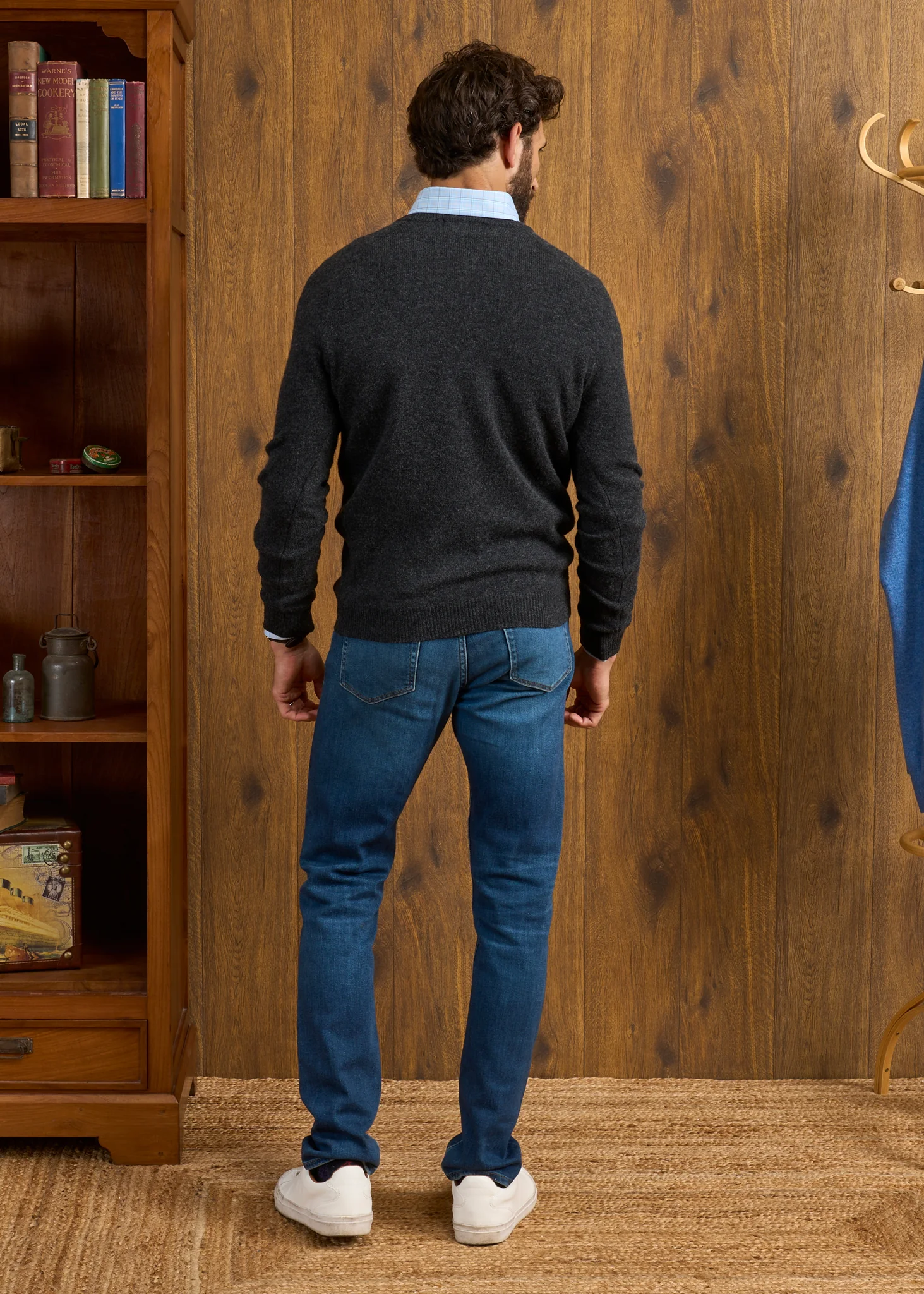 Kilsyth Men's Lambswool Jumper in Charcoal - Regular Fit - Image 6