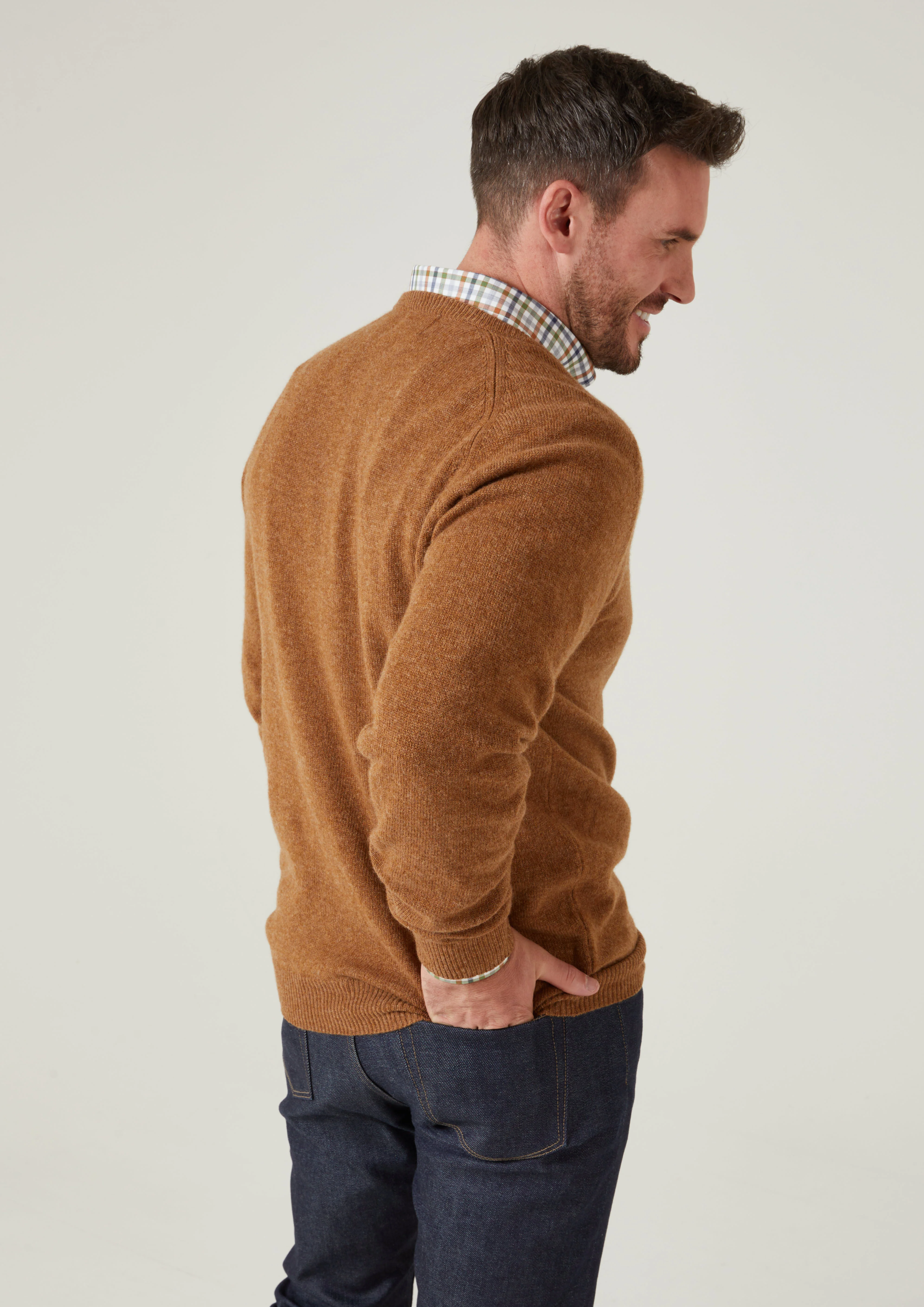 Kilsyth Men's Lambswool Jumper in Driftwood - Regular Fit - Image 2