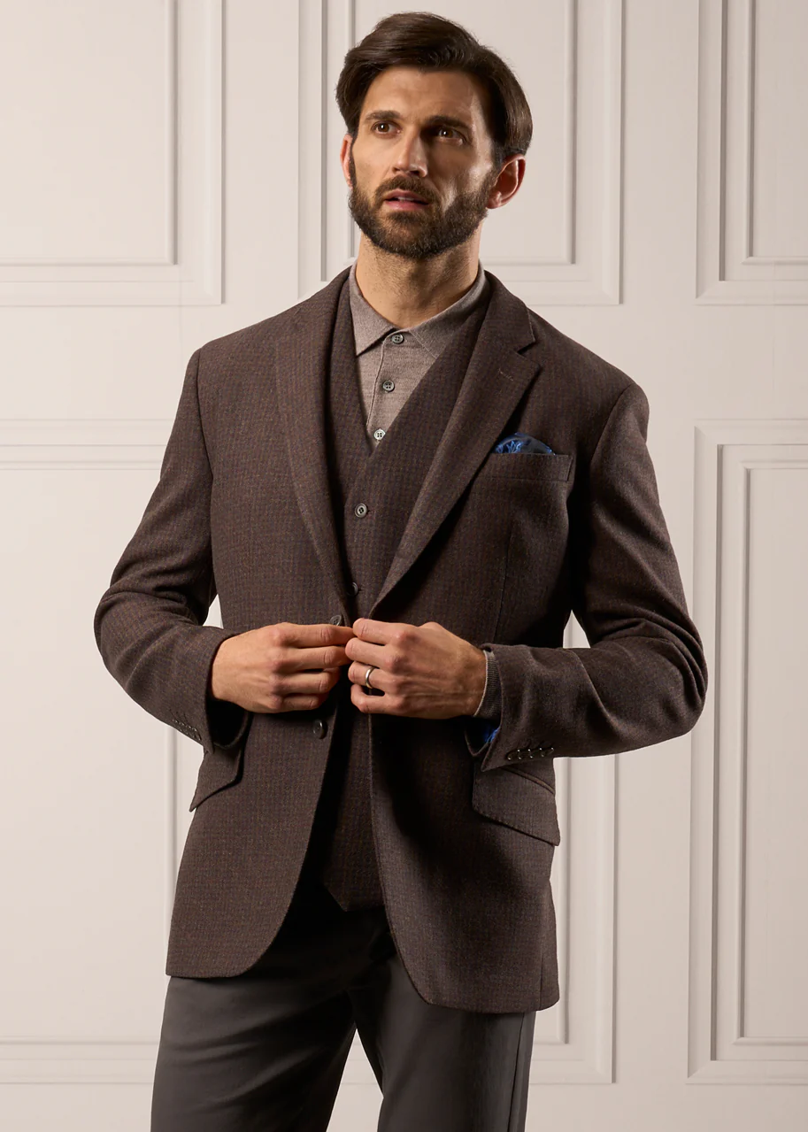 Surrey Men's Tweed Water Repellent Lined Waistcoat in Bramble  -  Regular Fit - Image 5